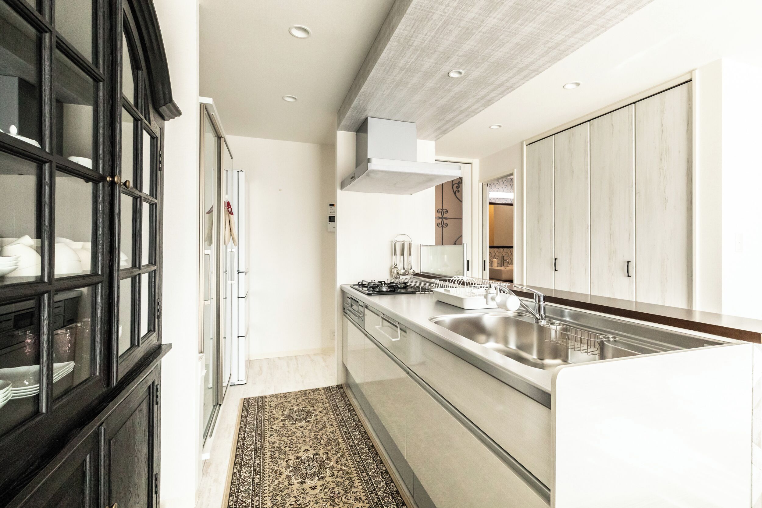 LM-101 モノトーンモダンな癒し空間 禁煙 | 専用キッチン | 大型冷蔵庫、電子レンジ、オーブン、コンロ