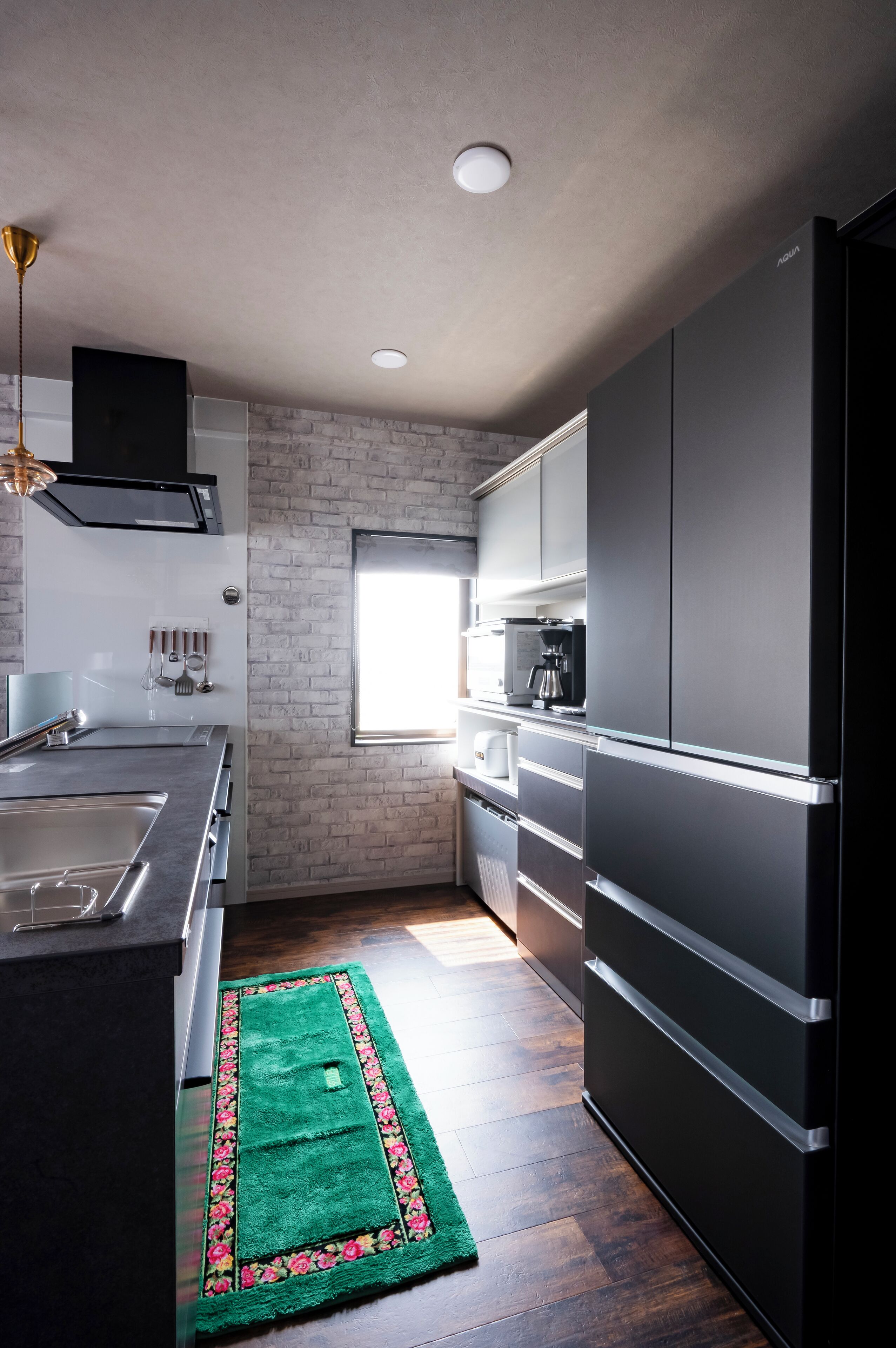 Quarto, para não fumantes (LM-605 Equipped with Monitor Displays) | Cozinha privada | Geladeira grande, micro-ondas, fogão, cooktop