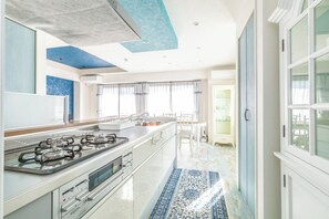 Rom, ikke-røyk (LM-103 Charming French shabby retreat) | Eget kjøkken | Kjøleskap, mikrobølgeovn, ovn og kokeplater