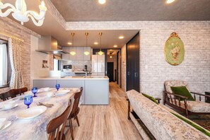 Free WiFi, bed sheets - Le Grand Mishima  (Hamamatsu)