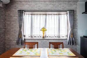 Departamento clásico, para no fumadores (LM-605 Equipped with Monitor Displays) | Servicio a la habitación