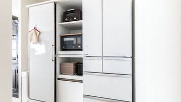 Apartemen Basic | Dapur pribadi | Lemari es besar, microwave, oven, dan kompor