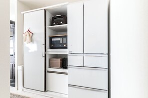 Basic Apartment | Private kitchen | Full-size fridge, microwave, oven, stovetop