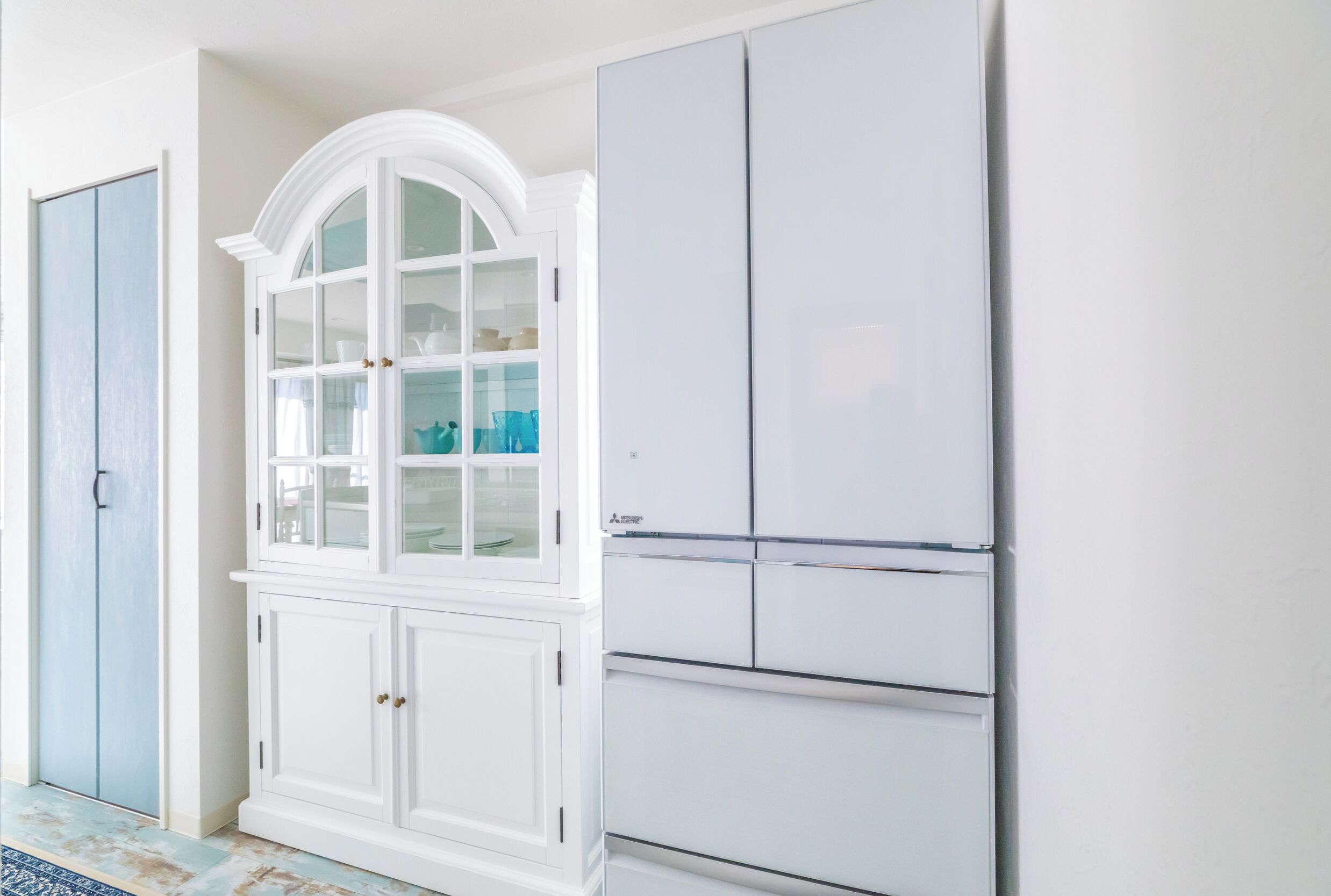 LM-103 A Charming French shabby-chic retreat, Non Smoking | Private kitchen | Full-size fridge, microwave, oven, stovetop