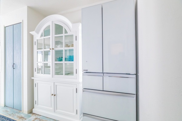 LM-103 A Charming French shabby-chic retreat, Non Smoking | Private kitchen | Full-size fridge, microwave, oven, stovetop