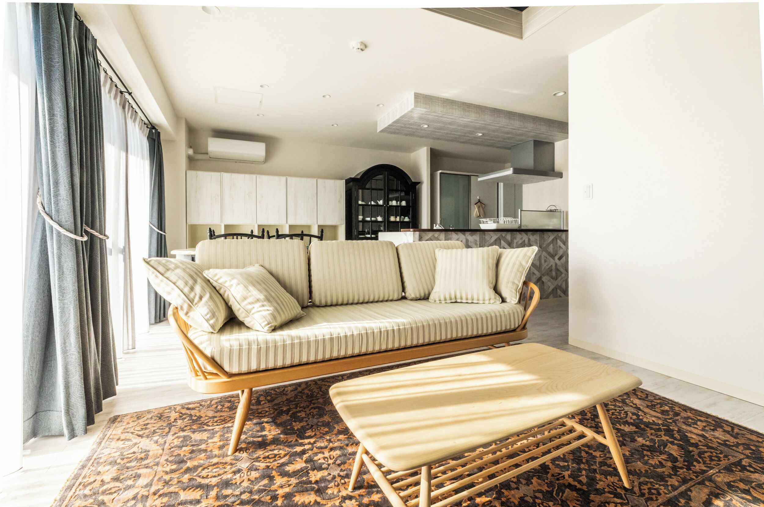 Kamar, Bebas Asap Rokok (LM-101 Serene monotone modern space) | Makan di kamar