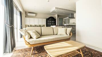 Zimmer, Nichtraucher (LM-101 Serene monotone modern space) | Wohnbereich