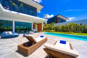 Vila, vista para a piscina | Planta do andar