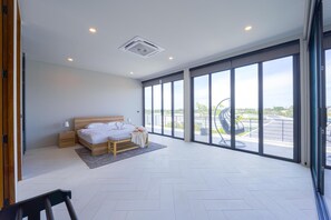 Villa, vista a la alberca | Plano