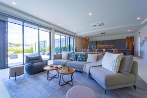 Biệt thự, quang cảnh hồ bơi | Sơ đồ bố cục