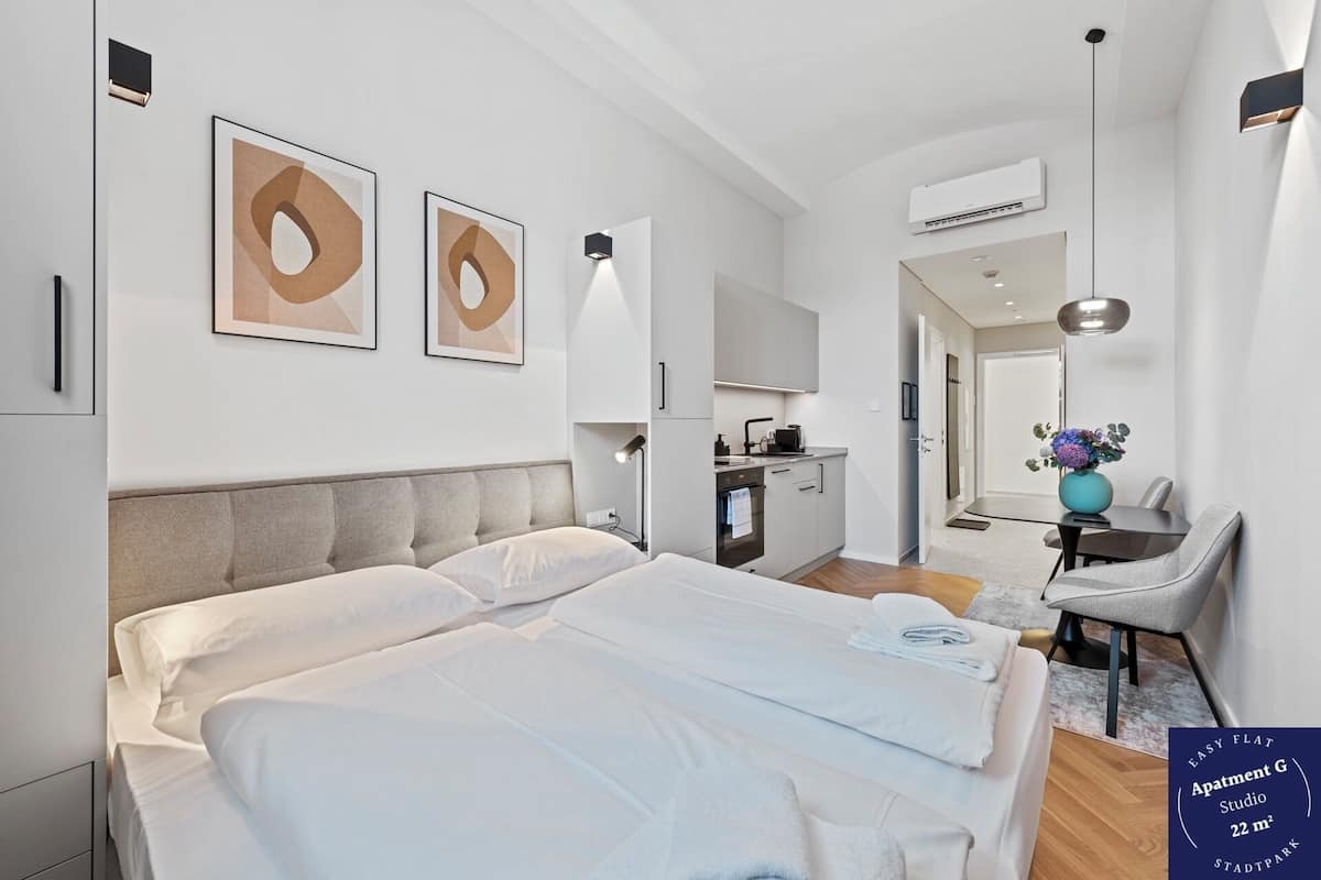 Estudi | Planxa i posts de planxar i wifi gratuïta