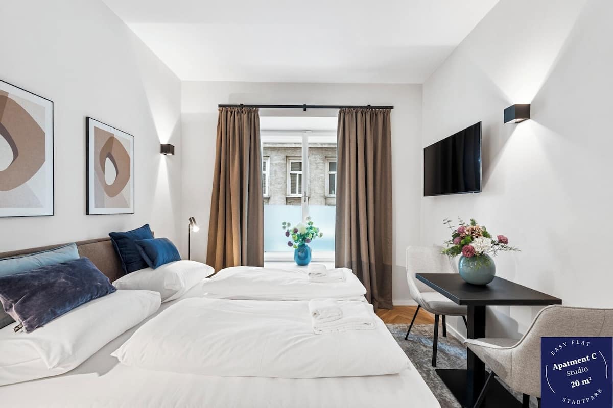 Estudi | Planxa i posts de planxar i wifi gratuïta