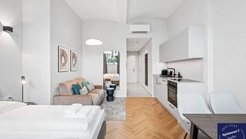 Studio | Een strijkplank/strijkijzer, gratis wifi