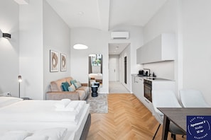 Estudi | Planxa i posts de planxar i wifi gratuïta