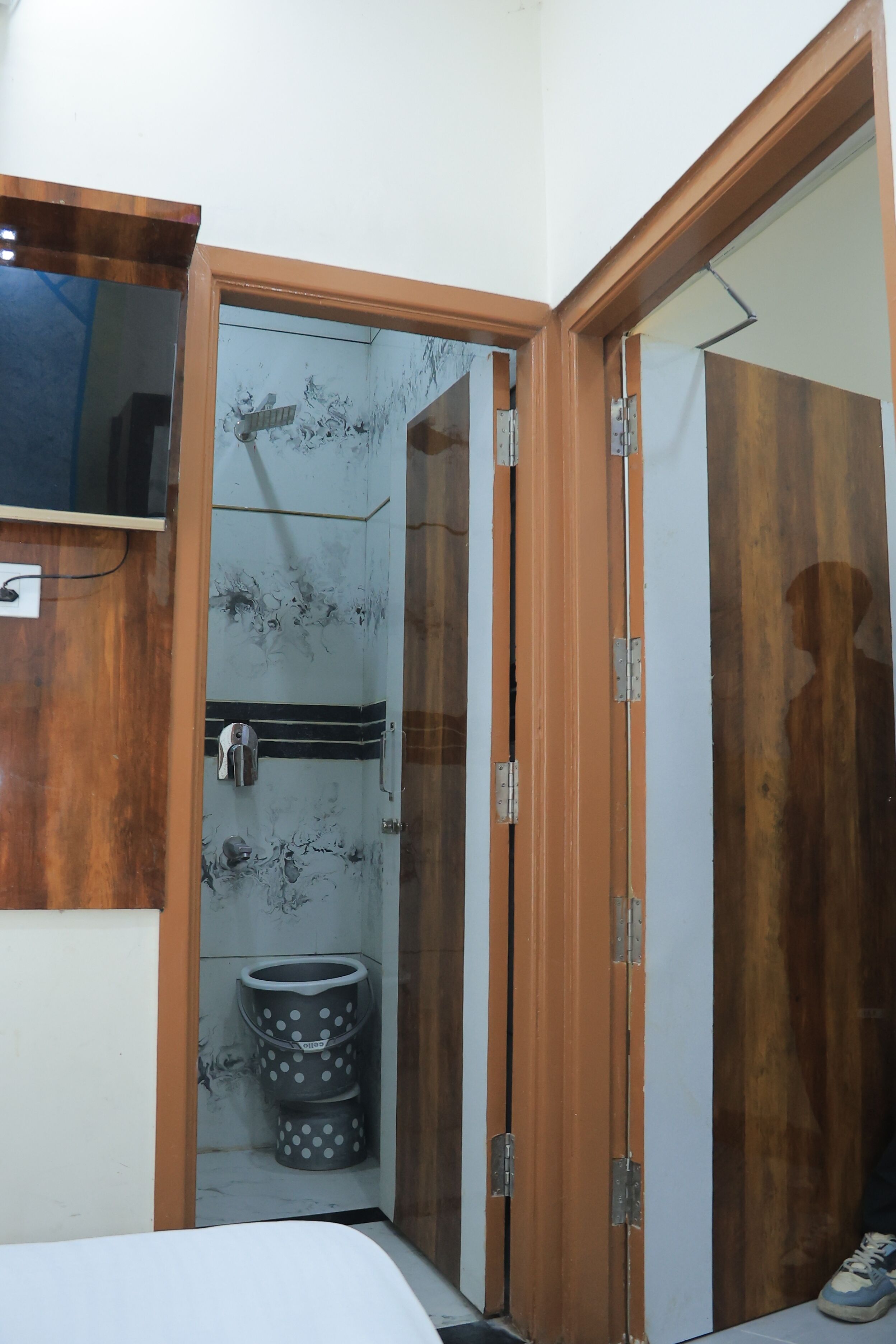 Family Room | Bathroom | Shower, towels, soap