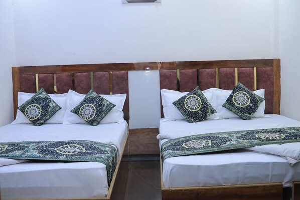 Quadruple Room | Desk, free WiFi - Hotel Paras Stay (Amritsar)