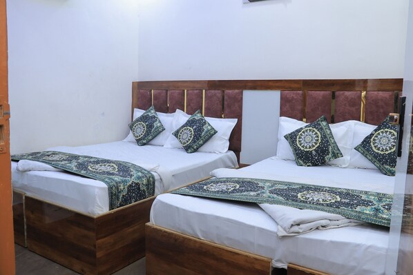 Triple Room | Desk, free WiFi - Hotel Paras Stay (Amritsar)