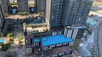 Hồ bơi ngoài trời