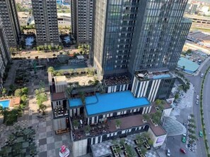 Outdoor pool - Luxeasy Style Landmark 81 (Ho Chi Minh)