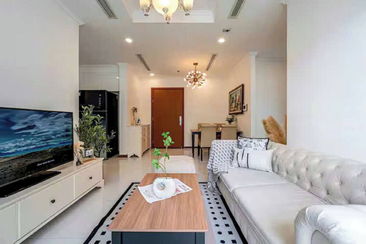 Presidential Suite, 2 Bedrooms, Club Lounge Access, City View | Living area | 65-inch Smart TV with cable channels, fireplace, Netflix