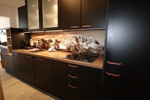 Réfrigérateur, four, plaque de cuisson, lave-vaisselle
