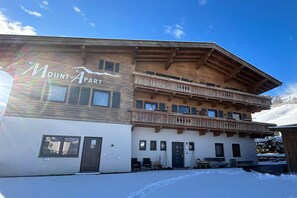 Exterior - Apartment with ski lift right outside the door (Jochberg)