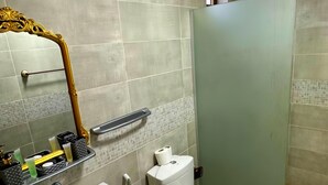 Bathroom - Desert Oasis in Wadi Rum Village - Cozy (Wadi Rum)