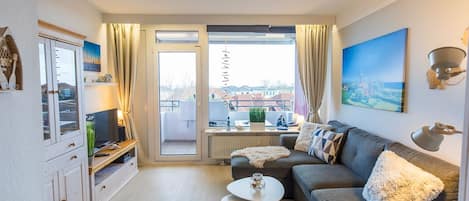 Télévision, lecteur de DVD, table de tennis de table, chaßne hi-fi