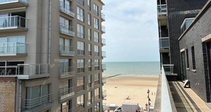 Stylish 3-bedroom apartment with sea view.