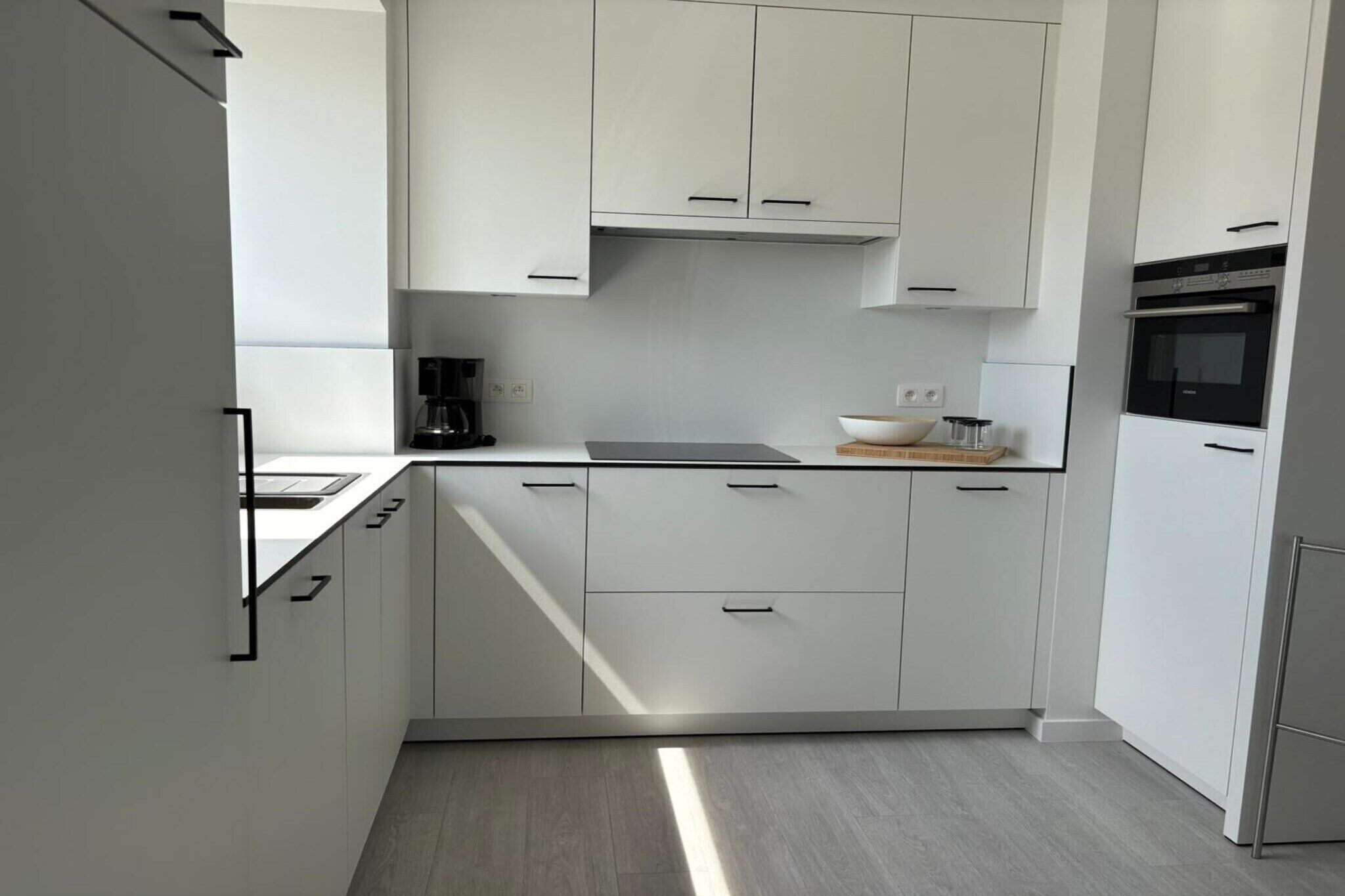 Fridge, microwave, dishwasher, coffee/tea maker