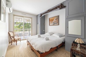 1 bedroom, desk, iron/ironing board, Internet
