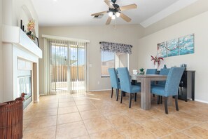 Dining - Renovated and Nicely Decorated Home Close to Park (Mesa)