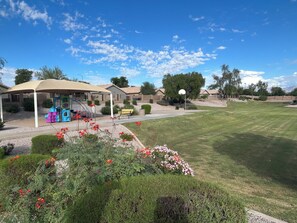 Property grounds - Renovated and Nicely Decorated Home Close to Park (Mesa)