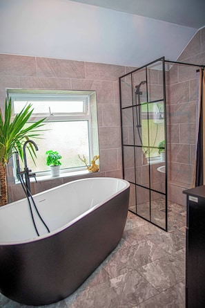 House, 2 Bedrooms | Bathroom