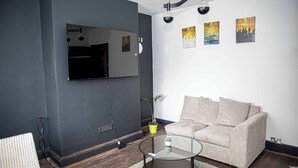 Living room - Home in Manchester Near Etihad Stadium - Parking (Manchester)