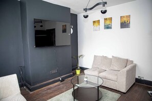 Living room - Home in Manchester Near Etihad Stadium - Parking (Manchester)