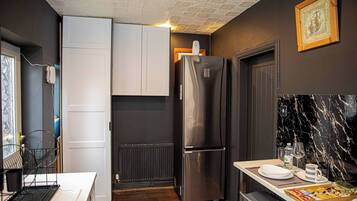 House, 2 Bedrooms | Private kitchen