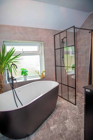 Nhà, 2 phòng ngủ | Phòng tắm