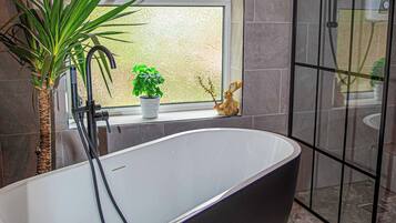 House, 2 Bedrooms | Bathroom