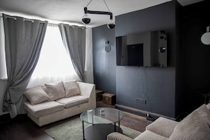 House, 2 Bedrooms | Living room