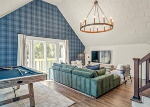 TV, bøker og kontorer