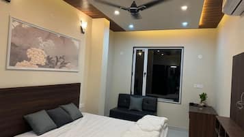 Deluxe Double Room, City View | Desk, free WiFi