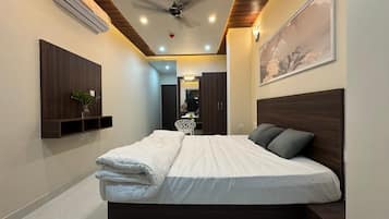 Deluxe-Doppelzimmer, Stadtblick | Schreibtisch, kostenloses WLAN