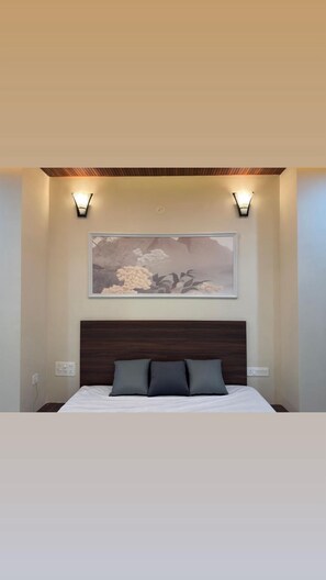 Habitación doble Deluxe, vista a la ciudad | Escritorio y wifi gratis 