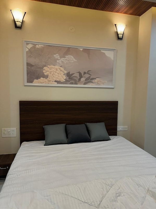 Deluxe Double Room, City View | Desk, free WiFi