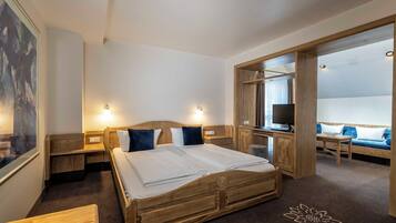 Deluxe-Dreibettzimmer | Zimmersafe, laptopgeeigneter Arbeitsplatz, schallisolierte Zimmer