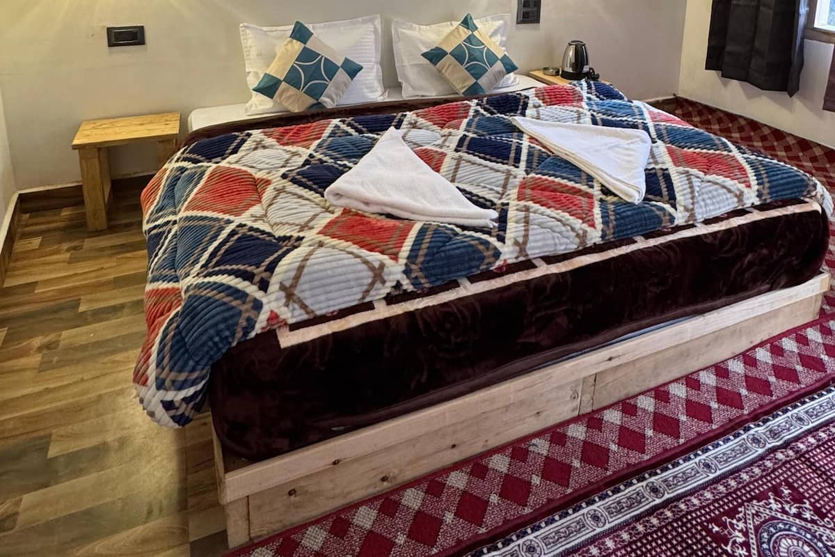 أسرّة قابلة للطي وواي فاي مجانًا وملاءات أسرّة