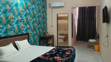 Superior Room | Rollaway beds, free WiFi, bed sheets