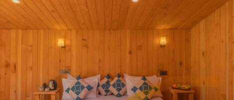 Superior Room | Rollaway beds, free WiFi, bed sheets