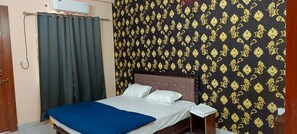 Rollaway beds, free WiFi, bed sheets - Swastik Inn (Gwalior)